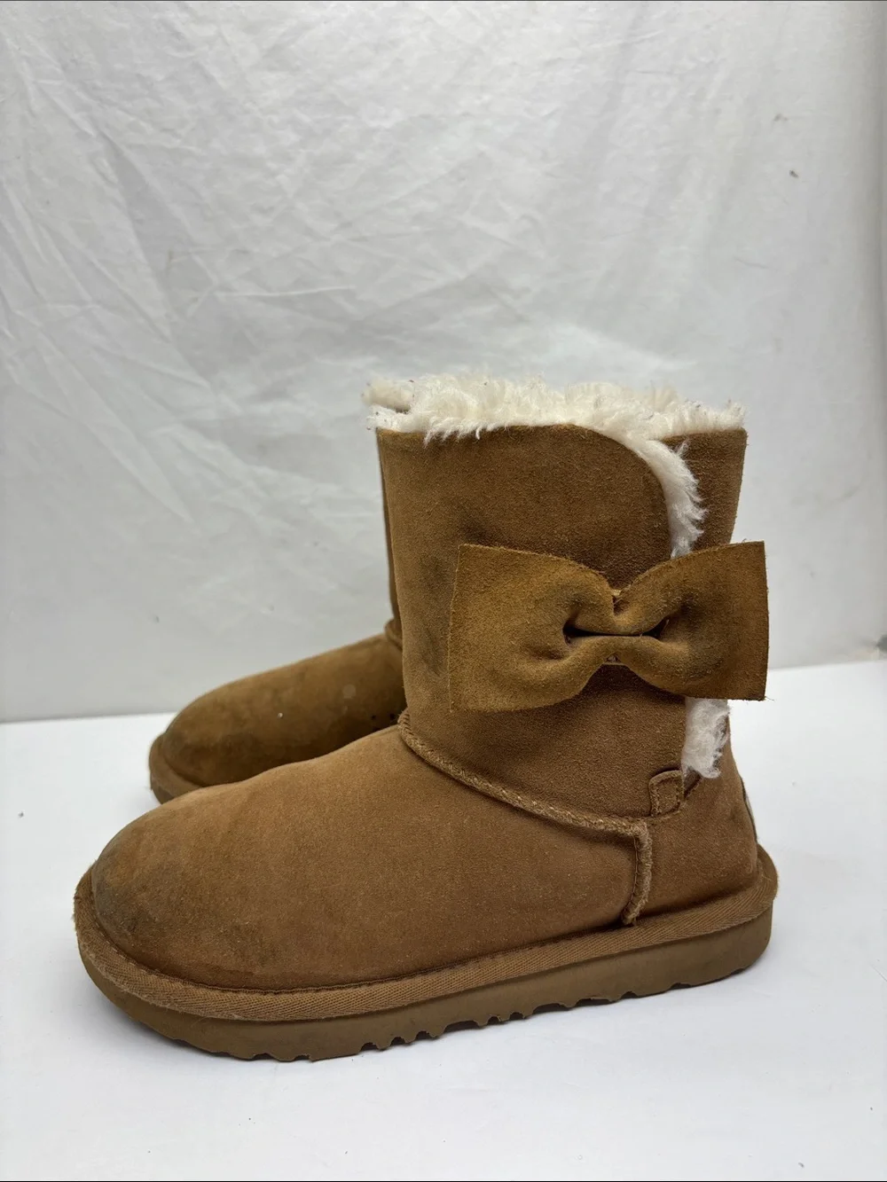 UGG now boots for little girl size 2, box 34